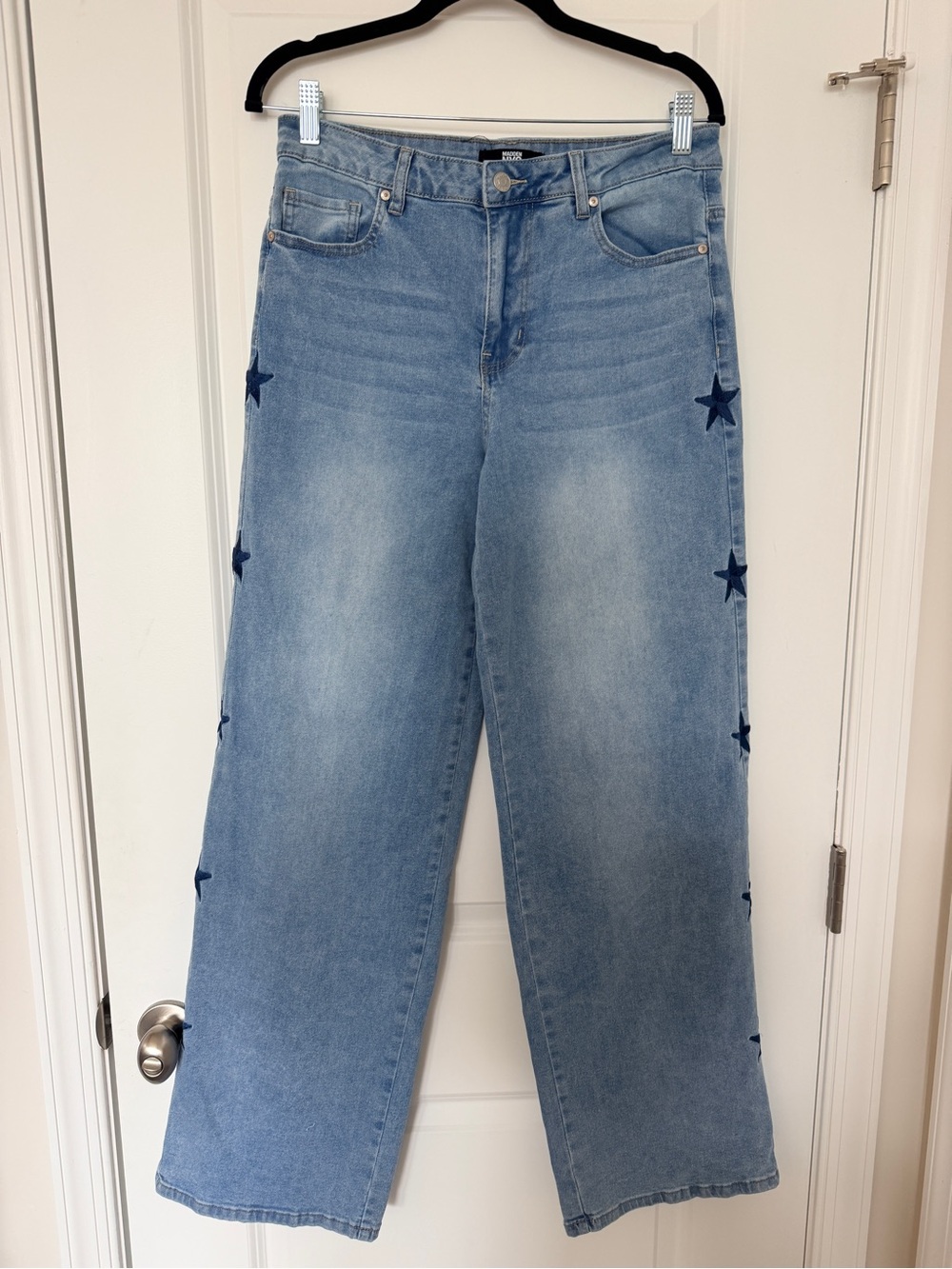 Madden NYC Light Wash Star-Accent Embroidered Straight Leg Jeans, Size 8 - Picture 4 of 7